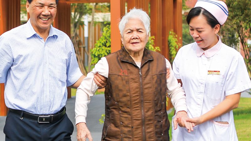 康复护理：守护失能老人，专业照护的收费标准解析