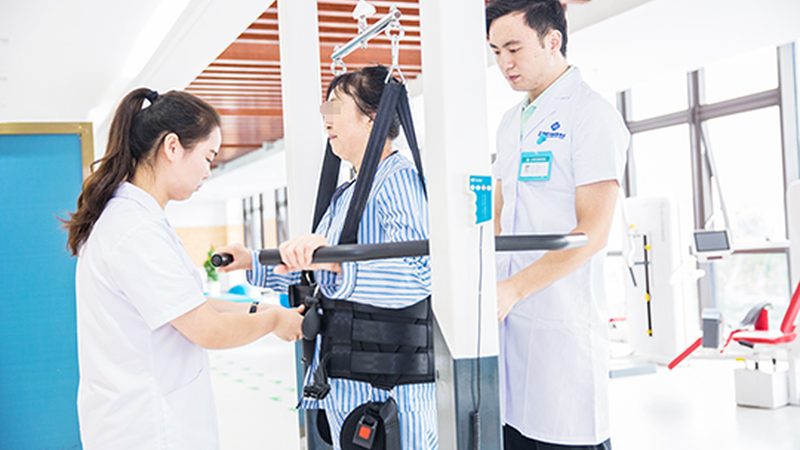 养老护理员上岗技能培训班：提升服务质量的关键一环