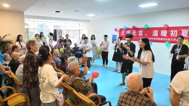 家用陪护床尺寸如何选择？折叠床的适用场景解析**